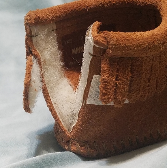 Minnetonka Moccasins |Leather Fringe Baby Booties - Picture 6 of 6